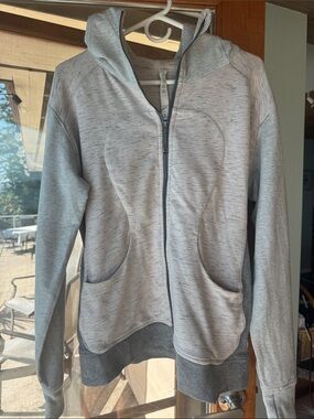 Lululemon Women’s two-toned grey Zip-Up Hoodie size 10 EUC